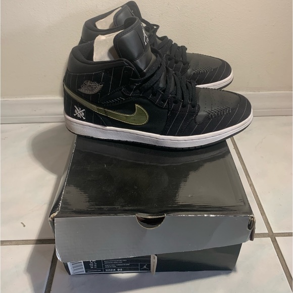 Jordan 1 Opening Day Black - Picture 3 of 5